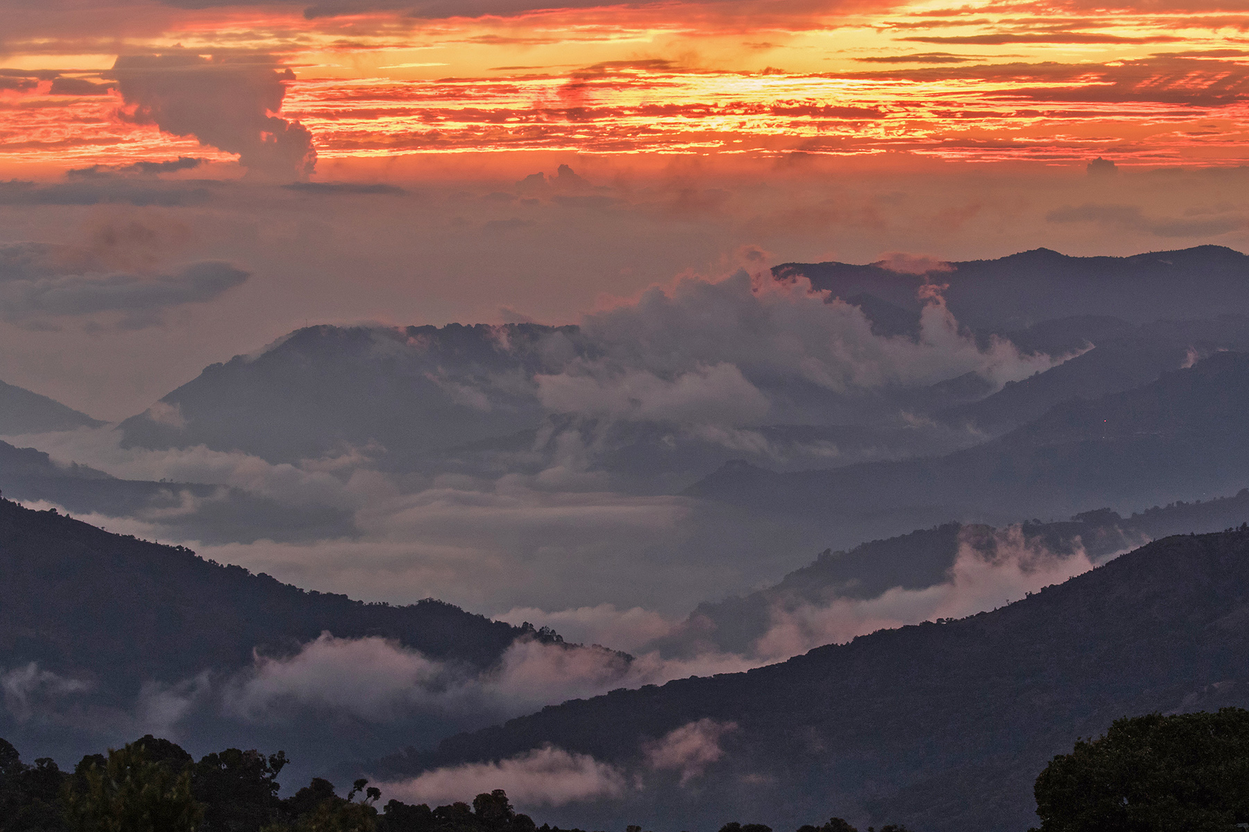 Cerro de la Muerte at sunset in Costa Rica (image by Pete Morris)