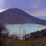 View from above Kawah Putih, the name meaning White Crater (image by Dáni Balla)