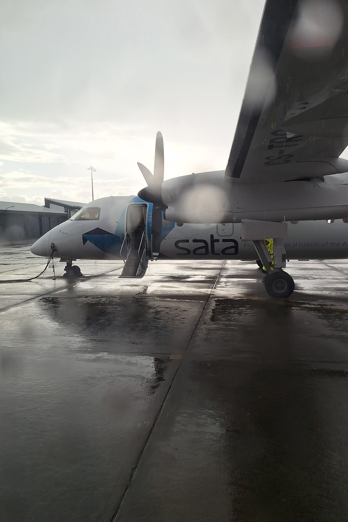 Our flight ready for take-off to Graciosa (image by Diedert Koppenol)