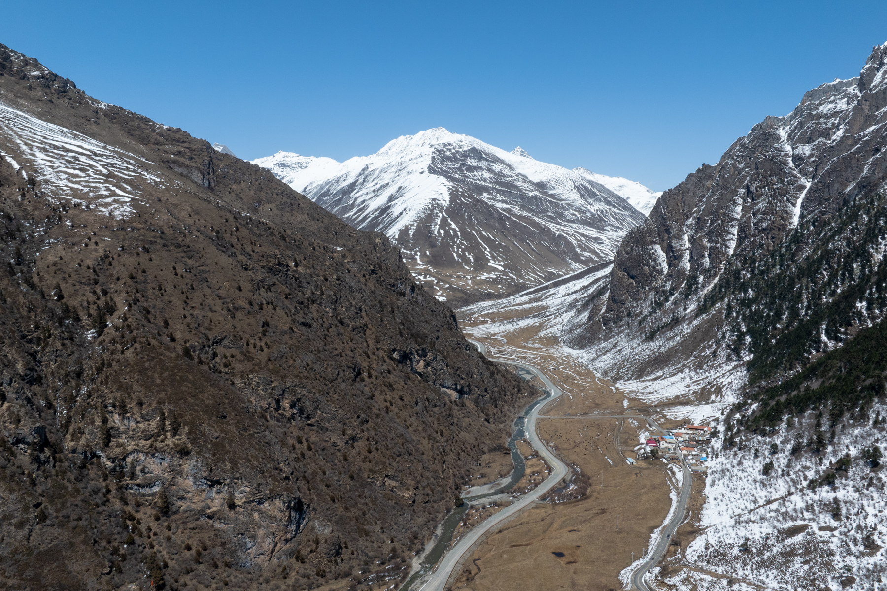 Snow capped mountains (image by Inger Vandyke)