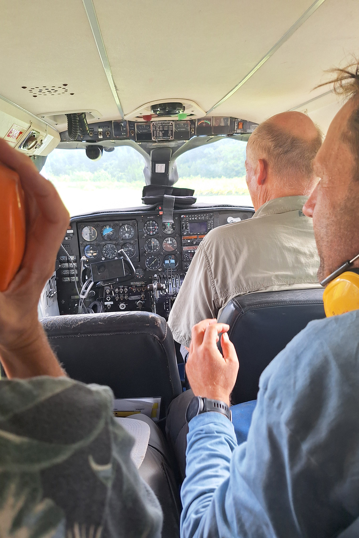 On board our charter flight to Auki, flown by kiwi pilot Dan (image by Diedert Koppenol)