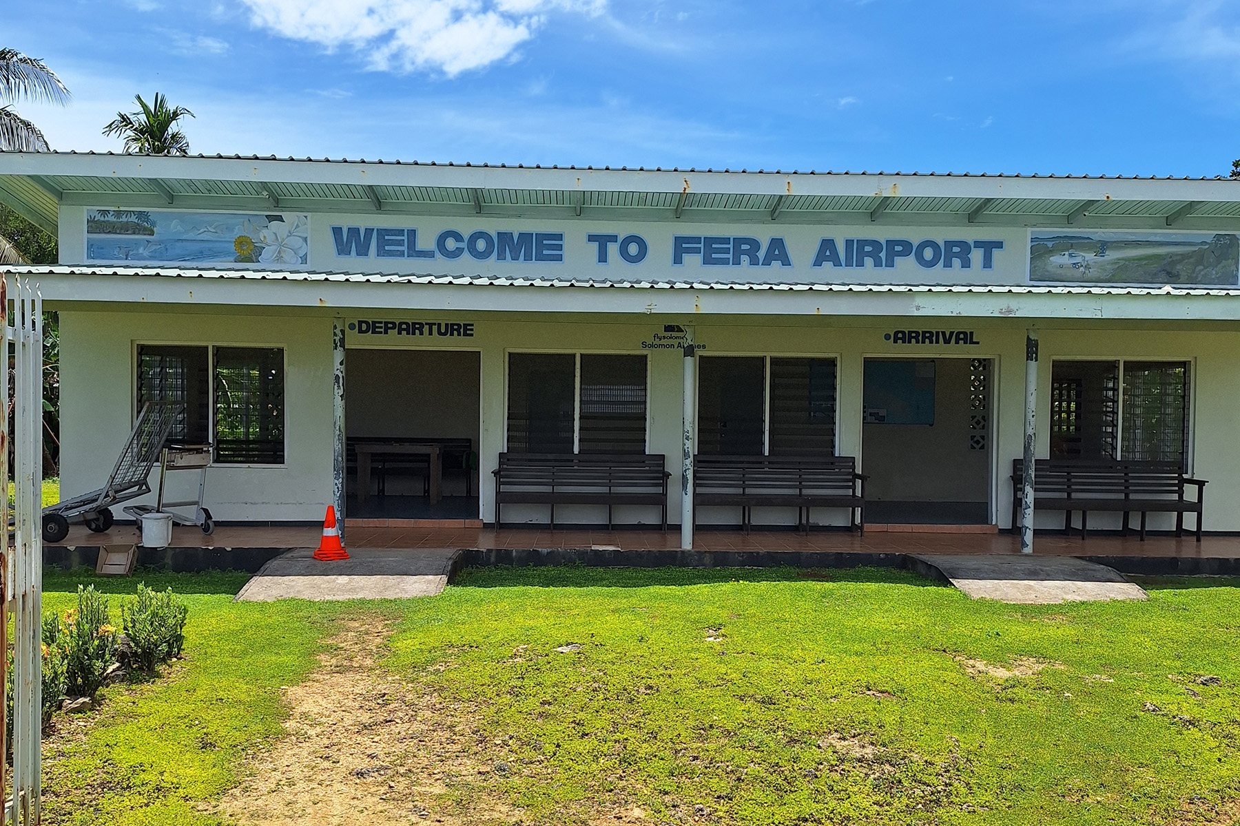 Fera Airport (image by Diedert Koppenol)
