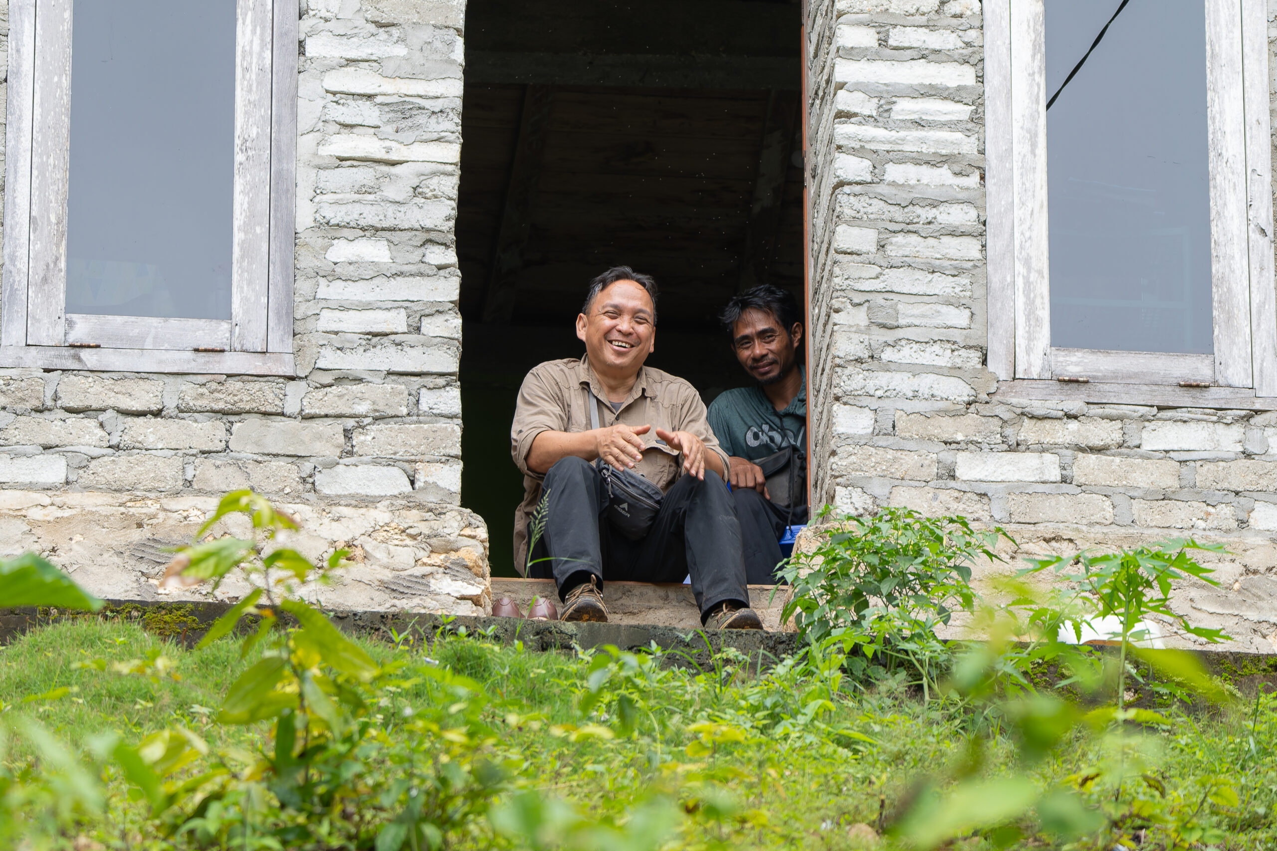 Local guide Jonas with helper (image by Diedert Koppenol)