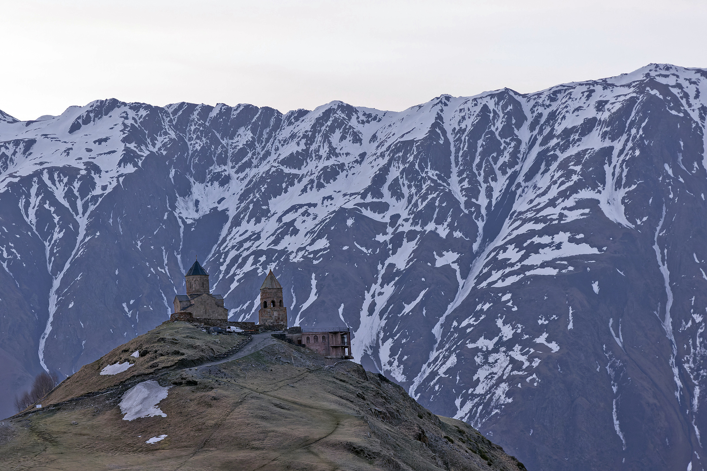 scenery at Stepantsminda (image by Pete Morris)