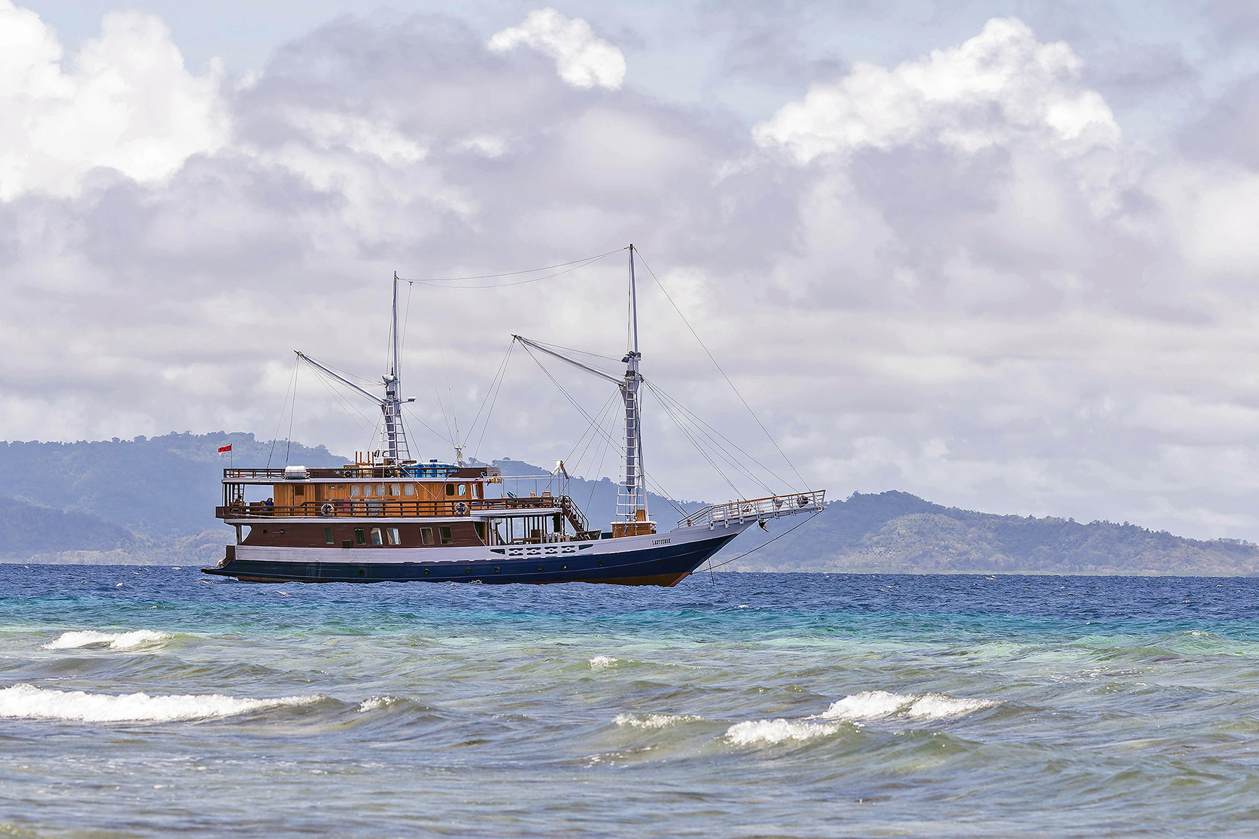 Lady Denok (Tanahjampea) (image by Pete Morris)