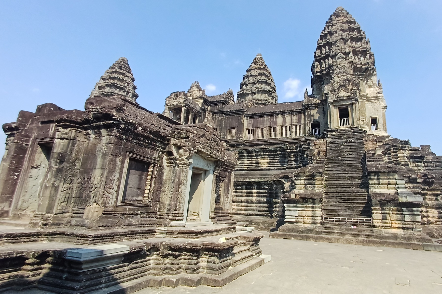 Angkor Wat, Cambodia (image by Vincent van der Spek)