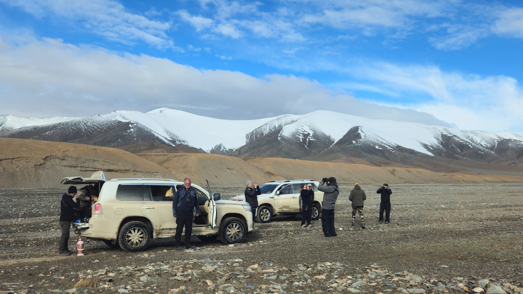 Birding in the Kunlun range (image by Hannu Jännes)
